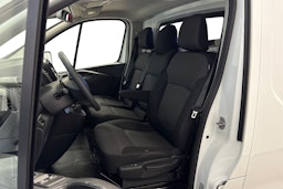 valkoinen Renault Trafic 2021 kuva 8.