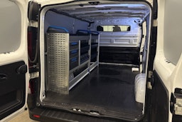 valkoinen Renault Trafic 2021 kuva 10.