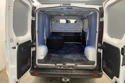 valkoinen Renault Trafic 2021 kuva 14.