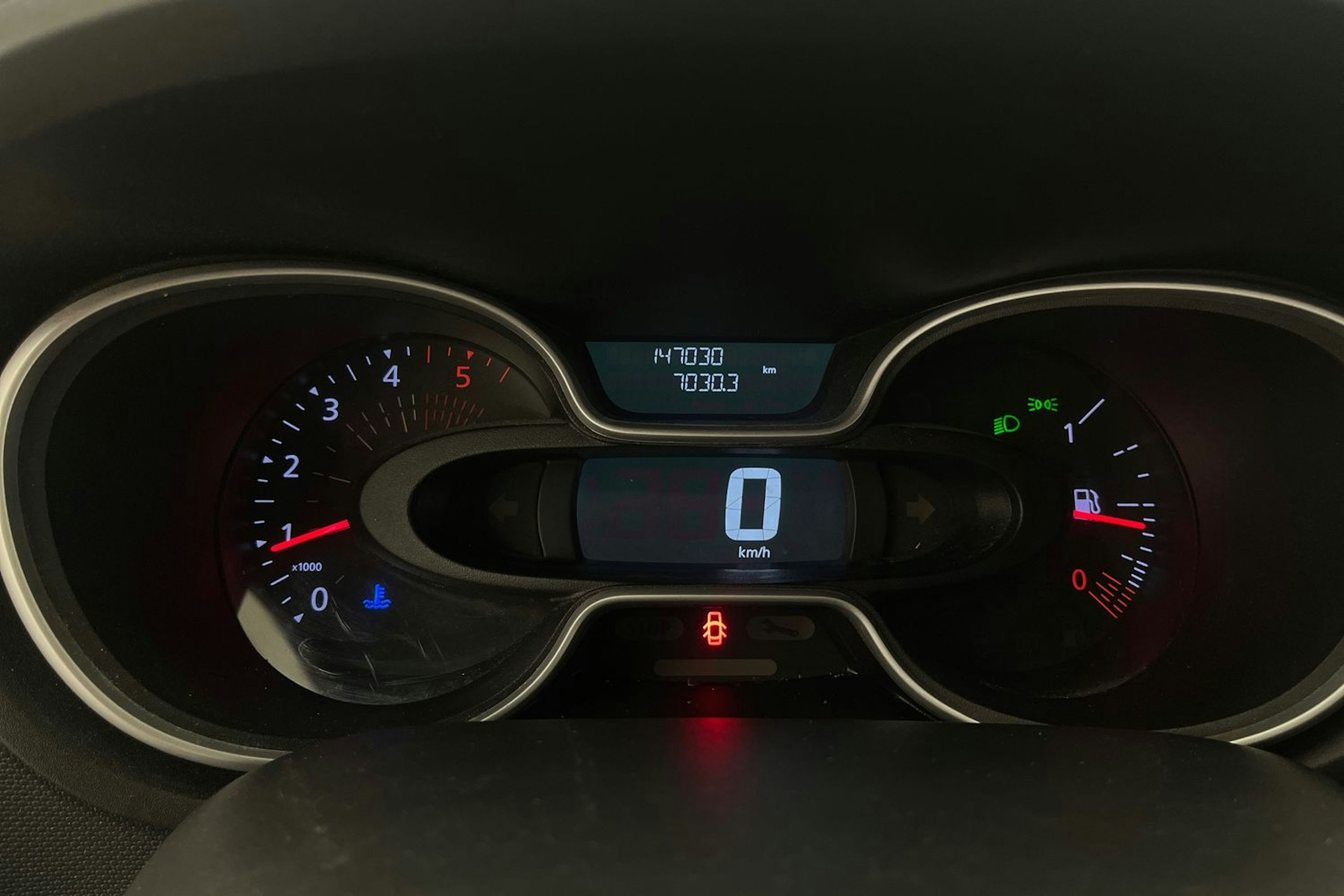 valkoinen Renault Trafic 2021 kuva 20.