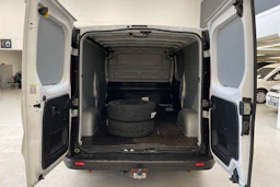 valkoinen Renault Trafic 2021 kuva 13.