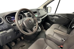 valkoinen Renault Trafic 2021 kuva 3.