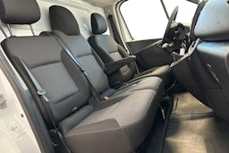 valkoinen Renault Trafic 2021 kuva 11.