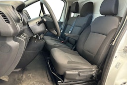 valkoinen Renault Trafic 2021 kuva 12.