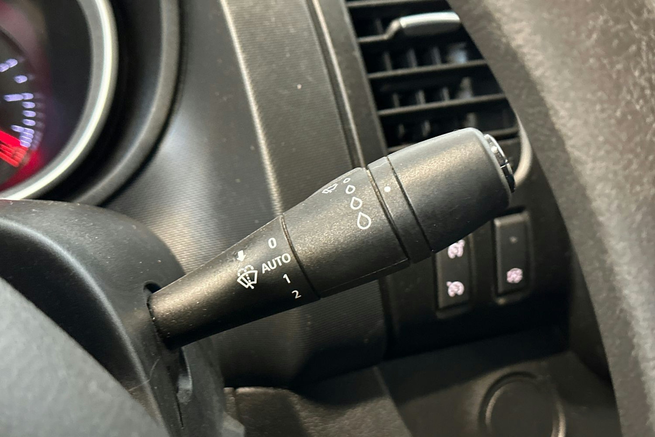 valkoinen Renault Trafic 2021 kuva 19.