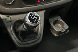 valkoinen Renault Trafic 2021 kuva 26.