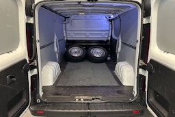 valkoinen Renault Trafic 2021 kuva 27.