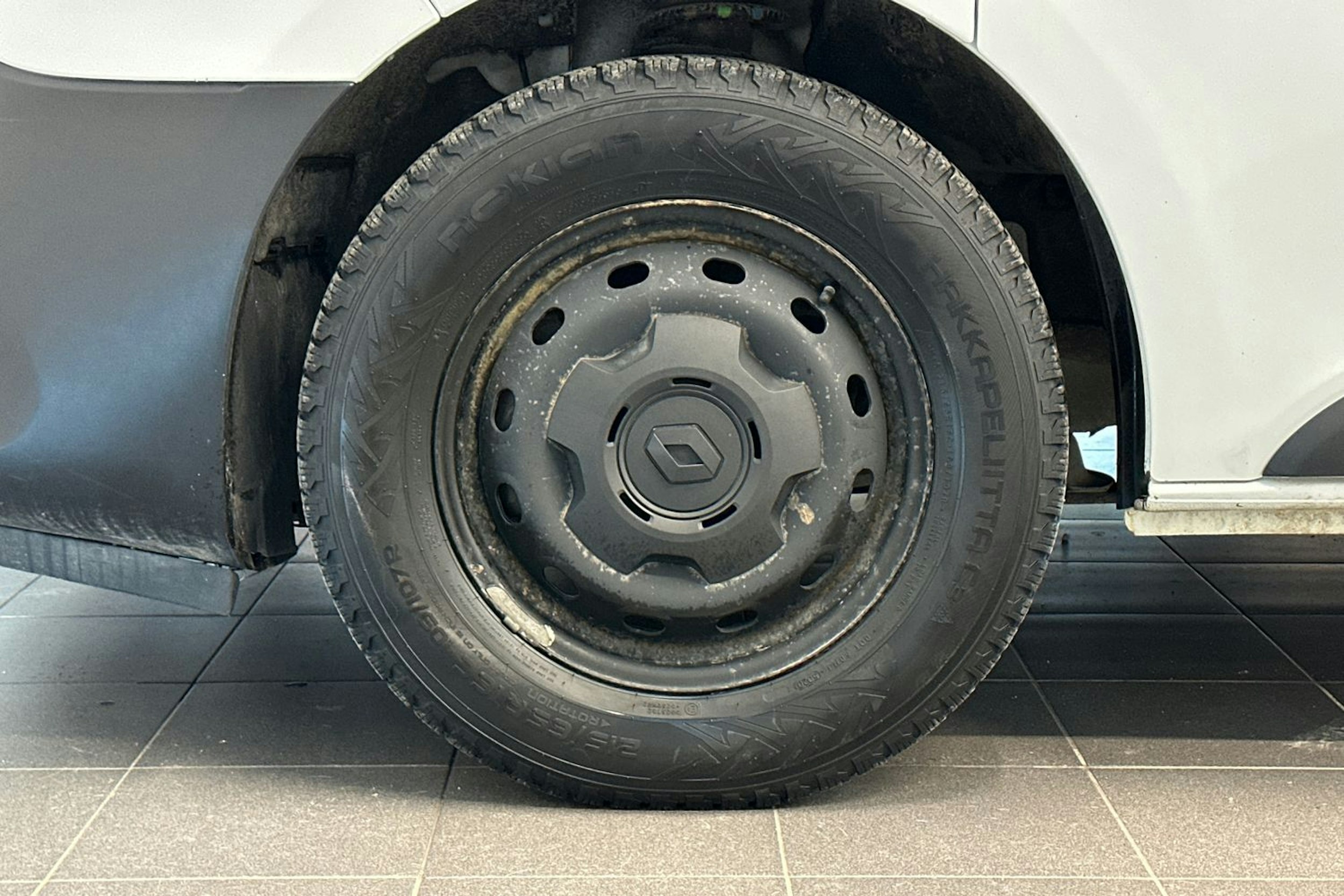 valkoinen Renault Trafic 2021 kuva 29.