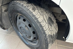 valkoinen Renault Trafic 2021 kuva 30.