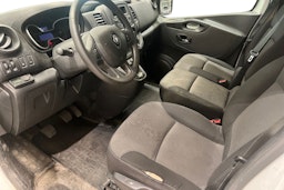 Valkoinen Renault Trafic 2021 kuva 3.