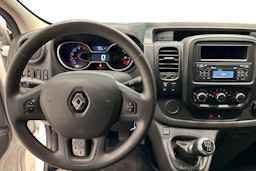 Valkoinen Renault Trafic 2021 kuva 7.