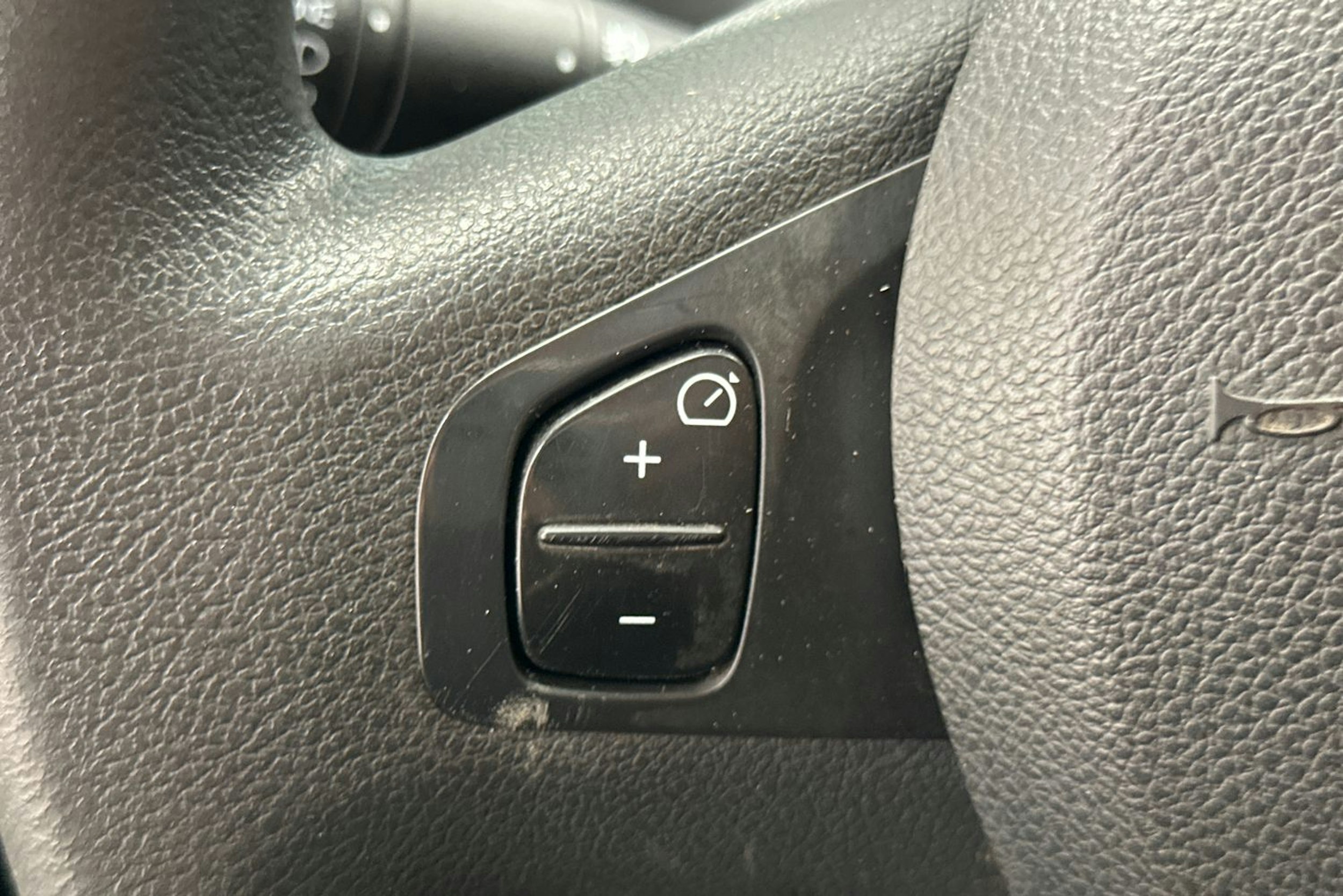 Valkoinen Renault Trafic 2021 kuva 14.