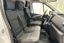Valkoinen Renault Trafic 2021 kuva 19.