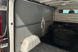 Valkoinen Renault Trafic 2021 kuva 24.