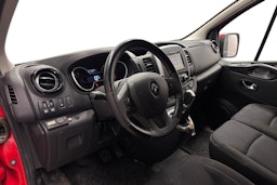 punainen Renault Trafic 2021 kuva 3.