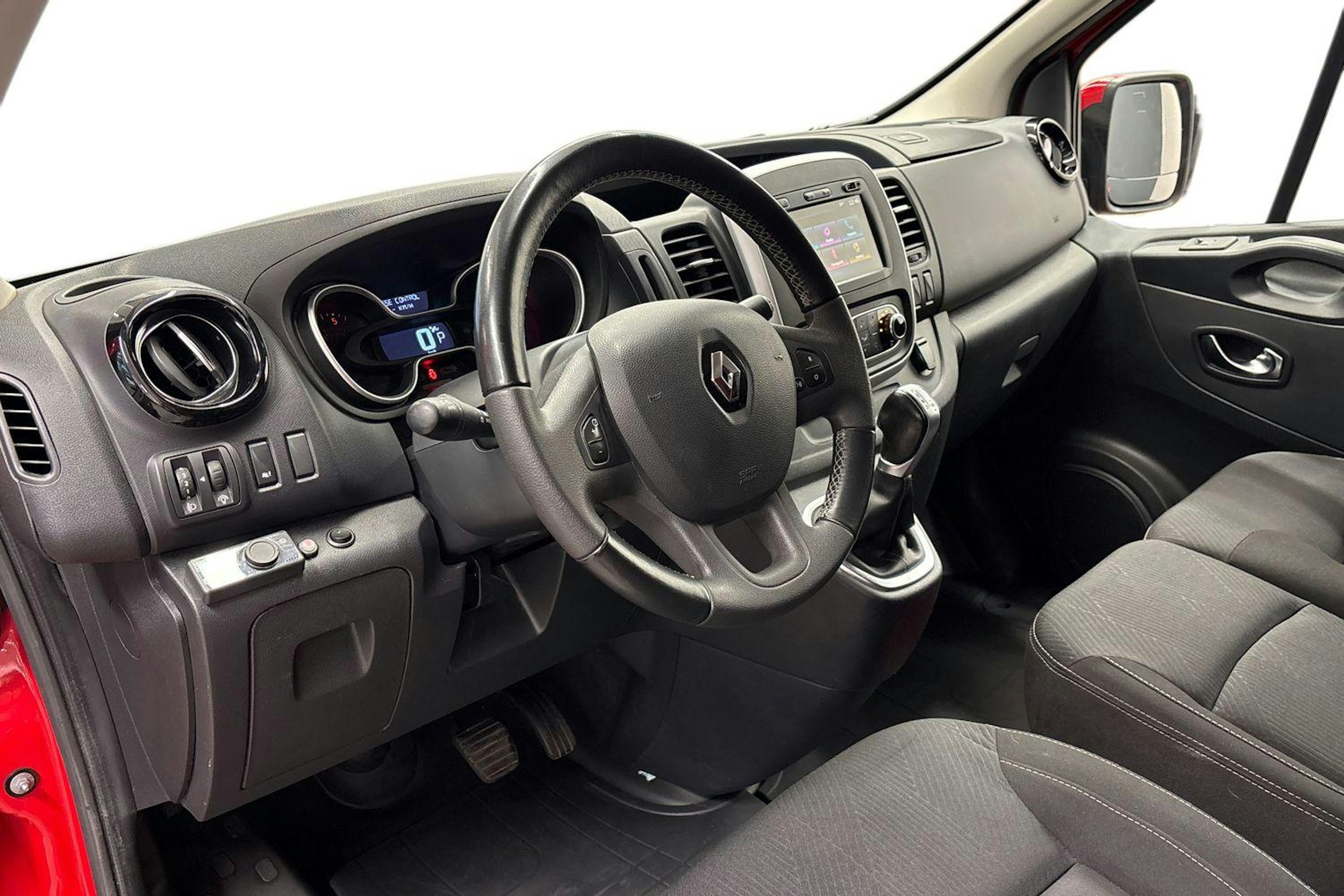 punainen Renault Trafic 2021 kuva 6.