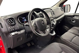 punainen Renault Trafic 2021 kuva 6.