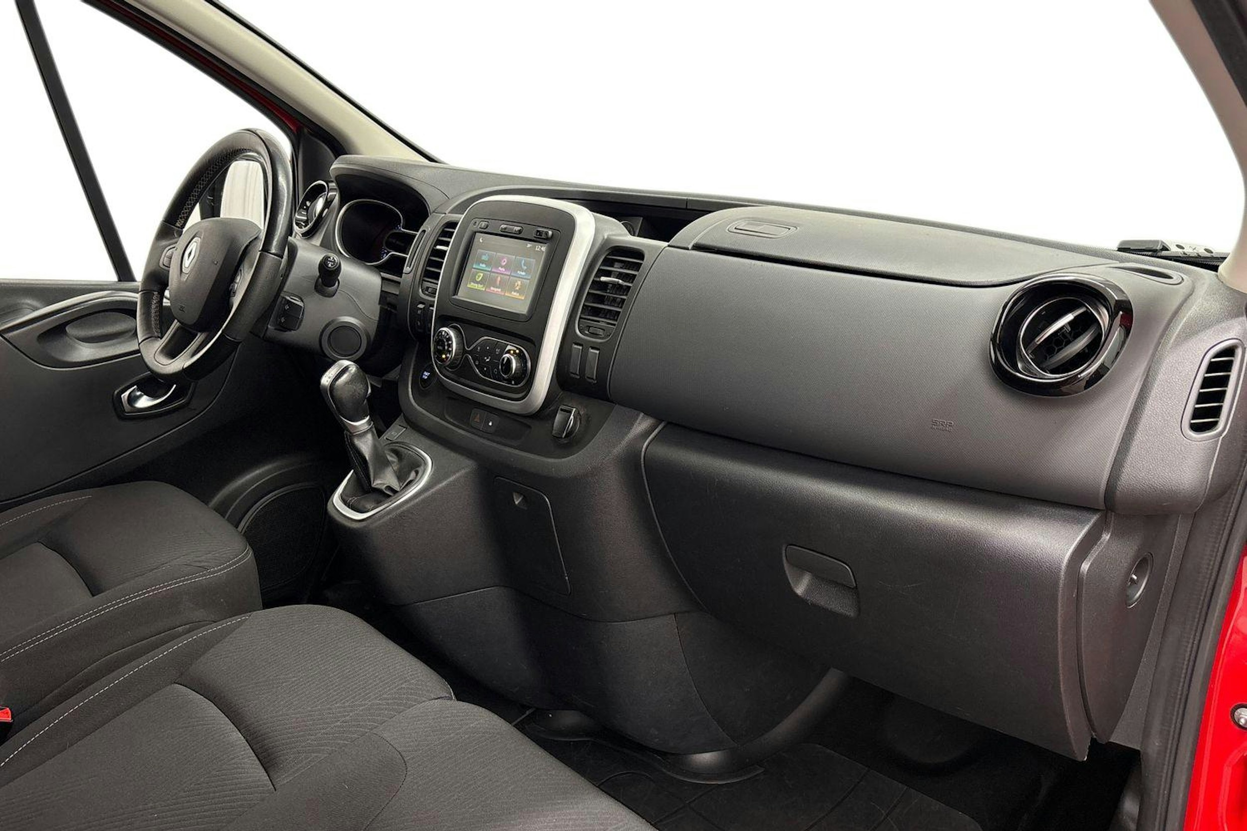 punainen Renault Trafic 2021 kuva 7.