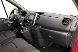 punainen Renault Trafic 2021 kuva 7.