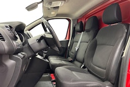 punainen Renault Trafic 2021 kuva 8.