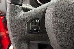 punainen Renault Trafic 2021 kuva 12.