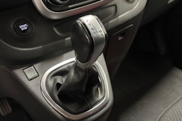 punainen Renault Trafic 2021 kuva 19.