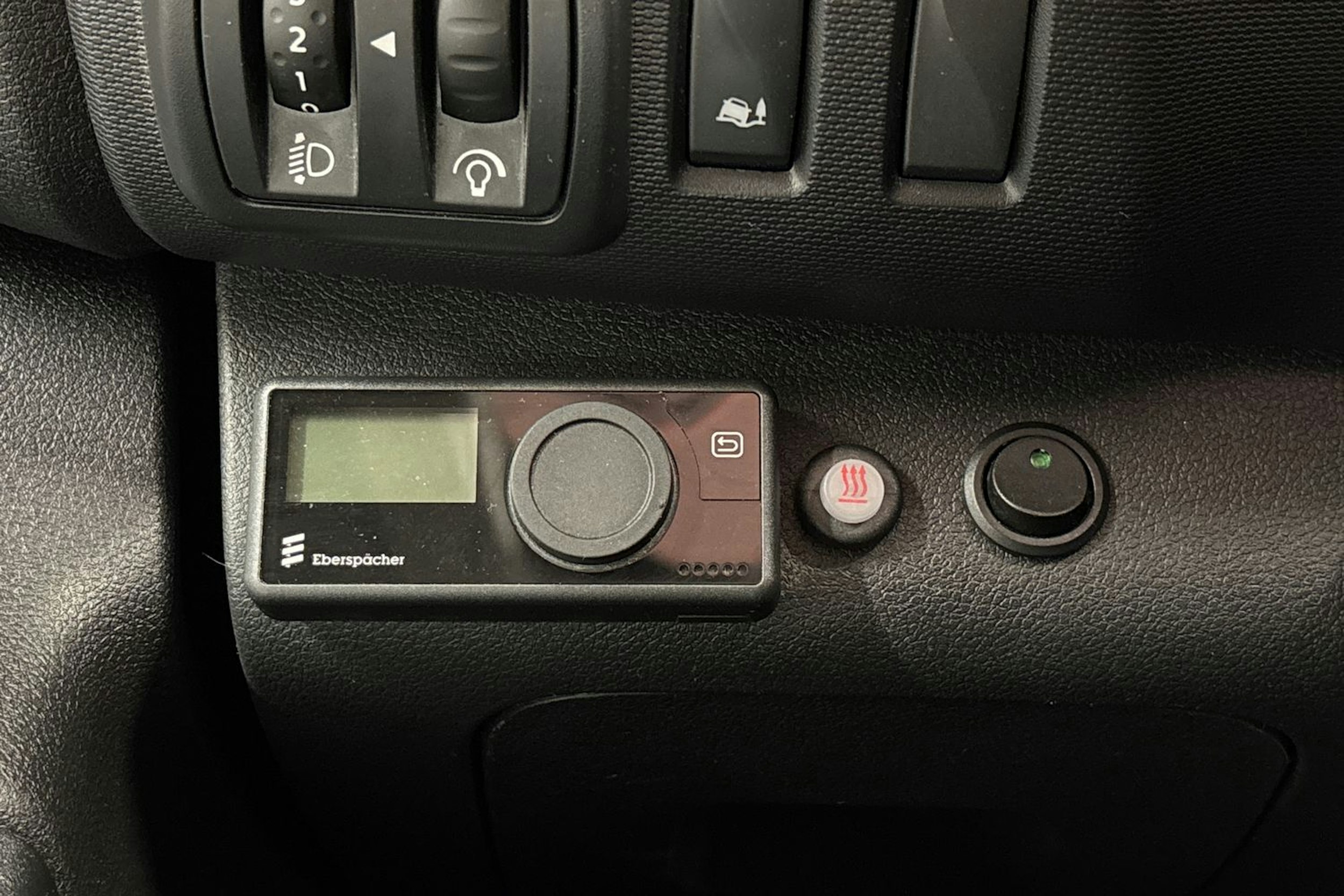 punainen Renault Trafic 2021 kuva 21.