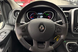 Valkoinen Renault Trafic 2021 kuva 18.