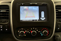 Valkoinen Renault Trafic 2021 kuva 22.