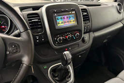 Valkoinen Renault Trafic 2021 kuva 25.