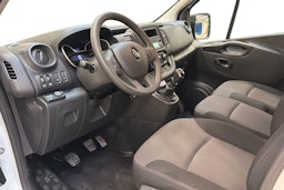 valkoinen Renault Trafic 2021 kuva 8.