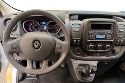 valkoinen Renault Trafic 2021 kuva 9.