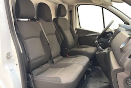 valkoinen Renault Trafic 2021 kuva 11.