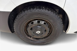 valkoinen Renault Trafic 2021 kuva 12.