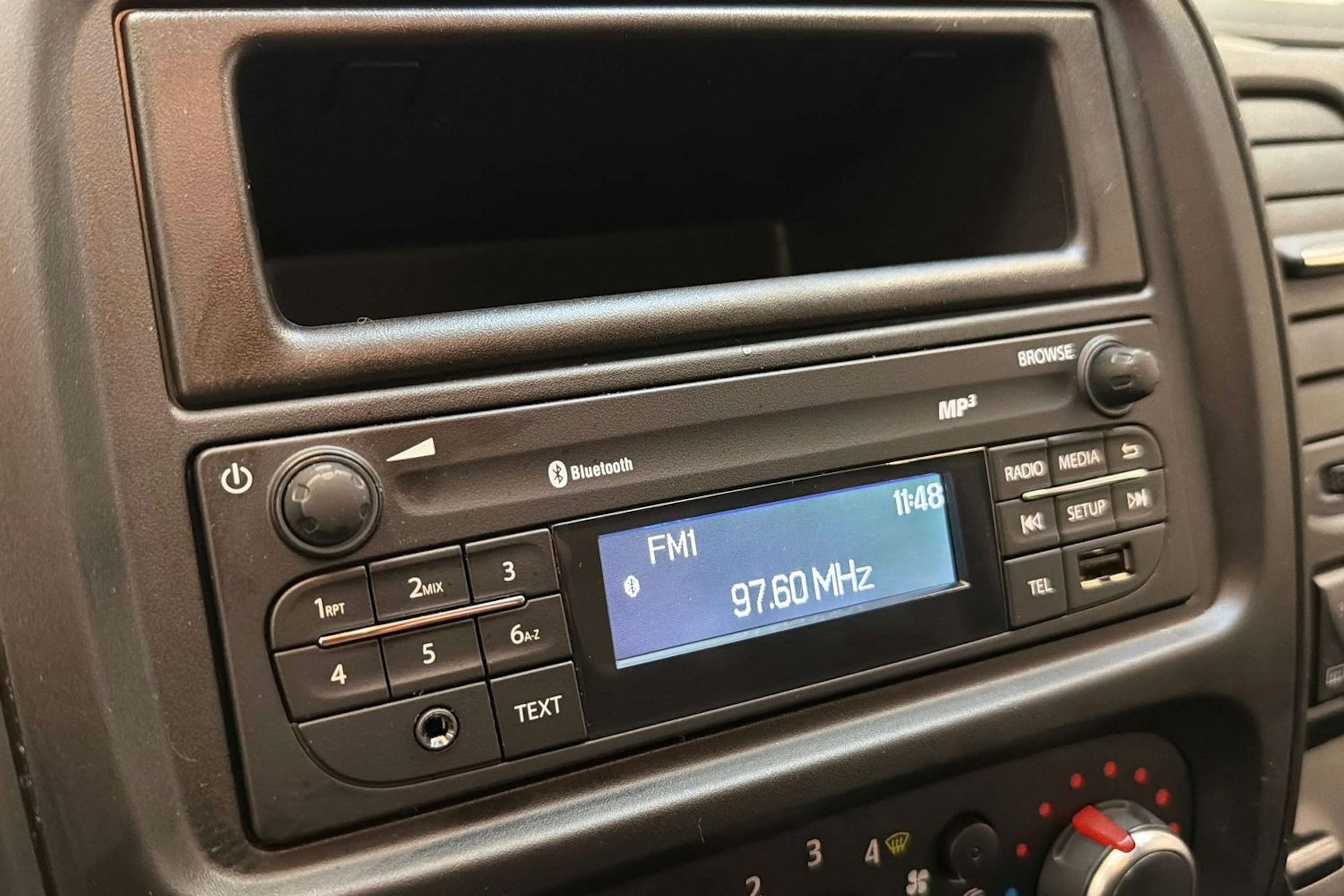 valkoinen Renault Trafic 2021 kuva 15.