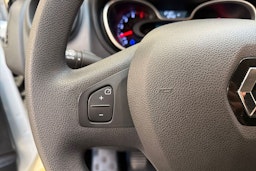 valkoinen Renault Trafic 2021 kuva 18.