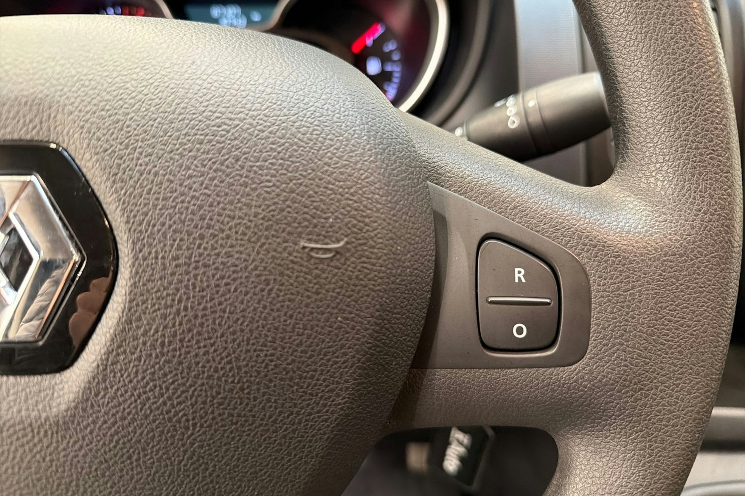 valkoinen Renault Trafic 2021 kuva 19.