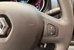 valkoinen Renault Trafic 2021 kuva 19.