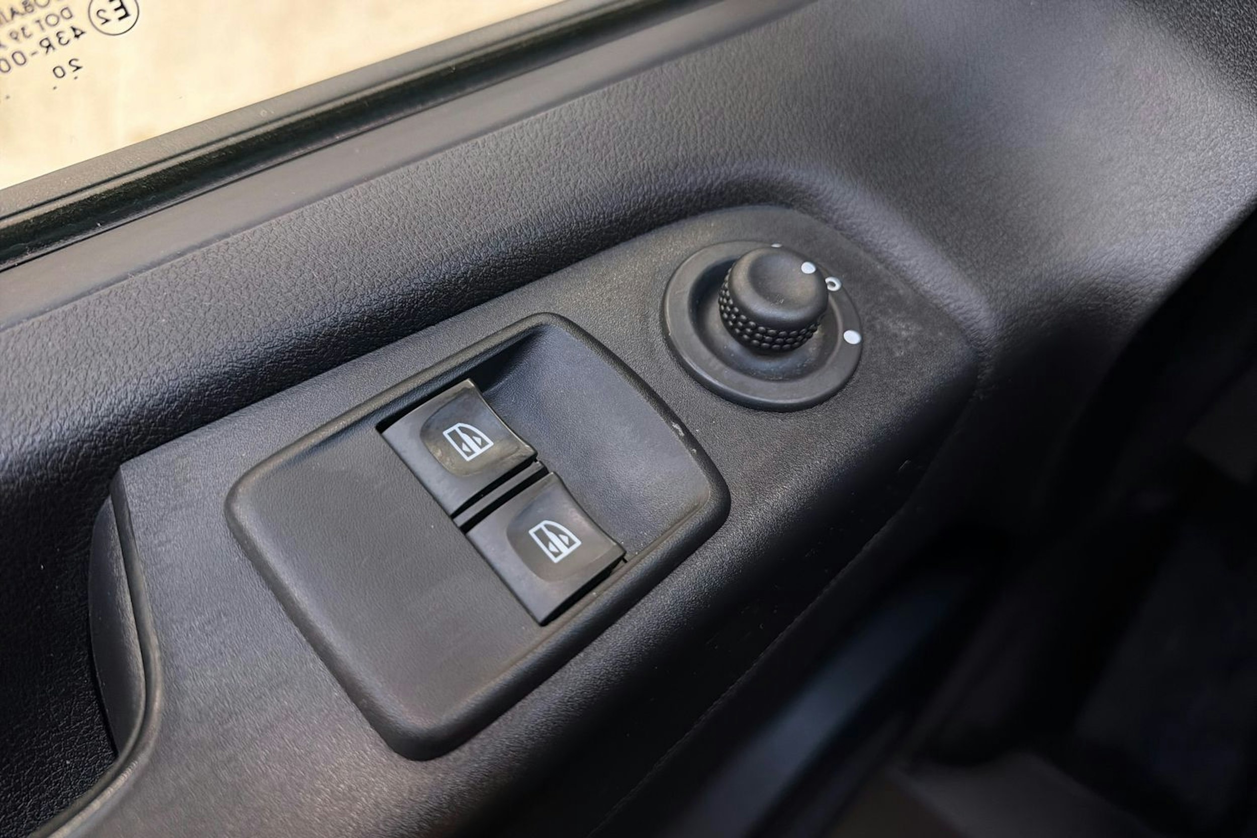 valkoinen Renault Trafic 2021 kuva 21.