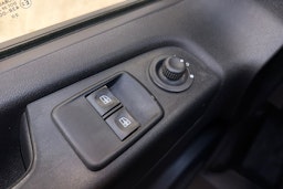 valkoinen Renault Trafic 2021 kuva 21.