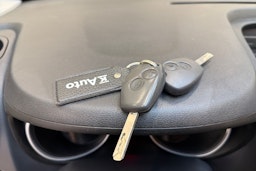 valkoinen Renault Trafic 2021 kuva 22.