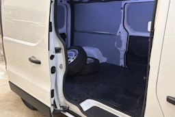 valkoinen Renault Trafic 2021 kuva 23.