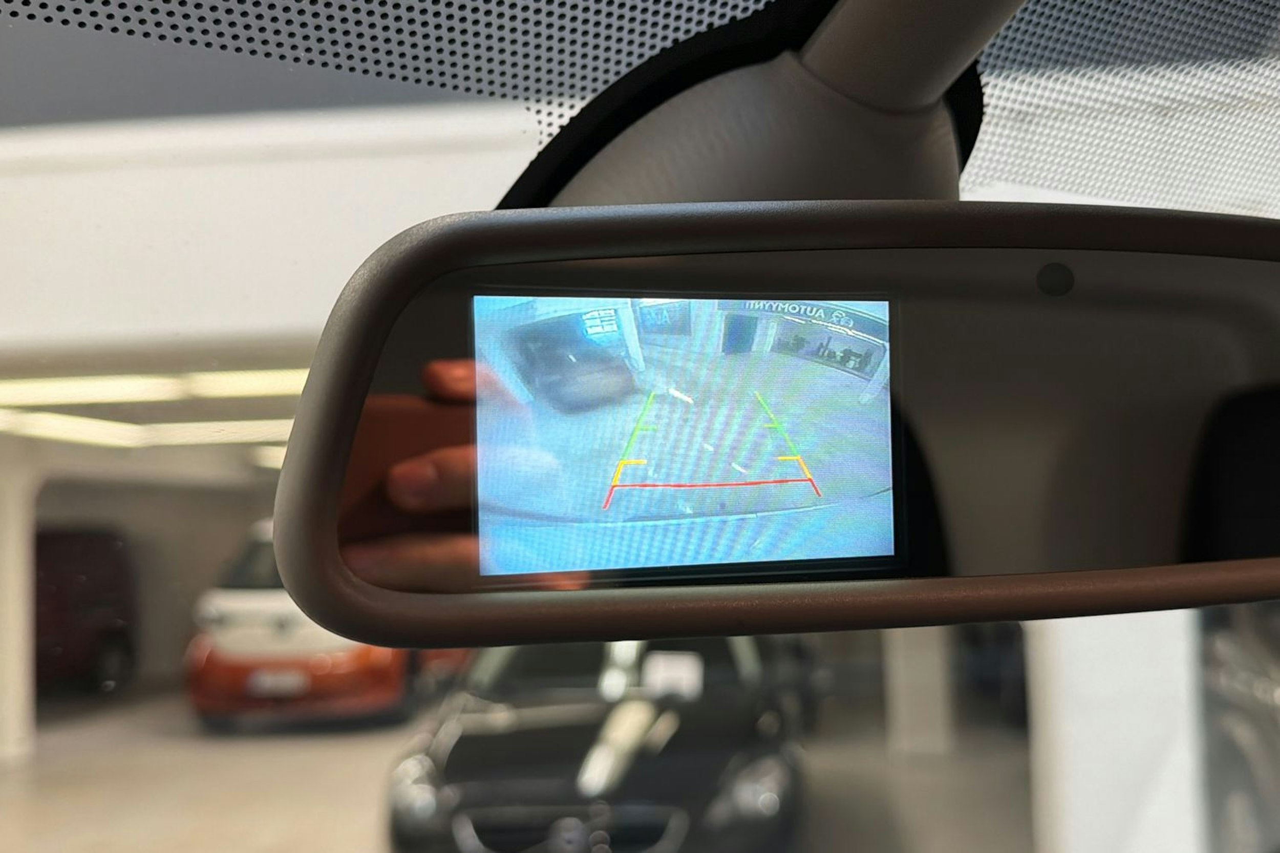 valkoinen Renault Trafic 2021 kuva 25.