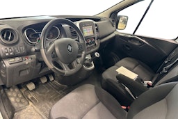 valkoinen Renault Trafic 2021 kuva 3.
