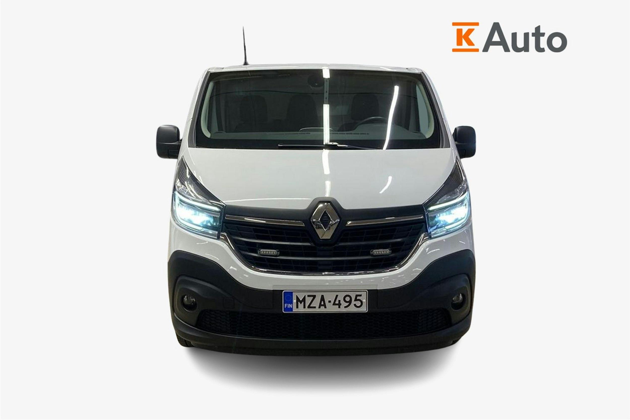 valkoinen Renault Trafic 2021 kuva 4.