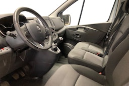 valkoinen Renault Trafic 2021 kuva 6.