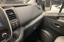 valkoinen Renault Trafic 2021 kuva 21.