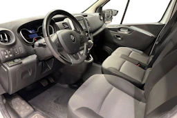 valkoinen Renault Trafic 2021 kuva 8.