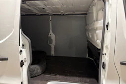 valkoinen Renault Trafic 2021 kuva 18.