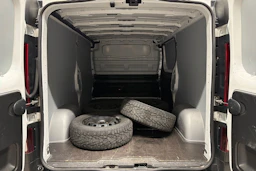 valkoinen Renault Trafic 2021 kuva 19.